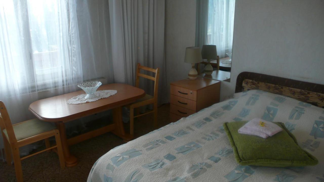 Privatviesnica Zvaigzne Hotell Jūrkalne Rum bild